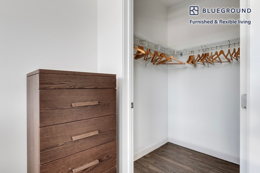 Building Photo - 845 Washington St