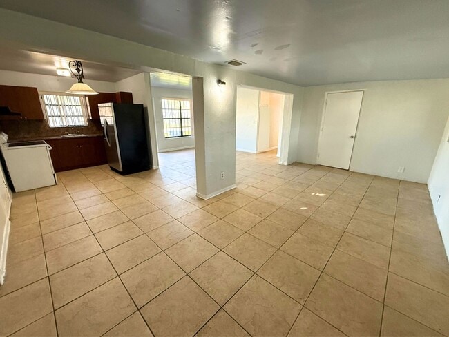 Building Photo - 20520 NW 24th Ct