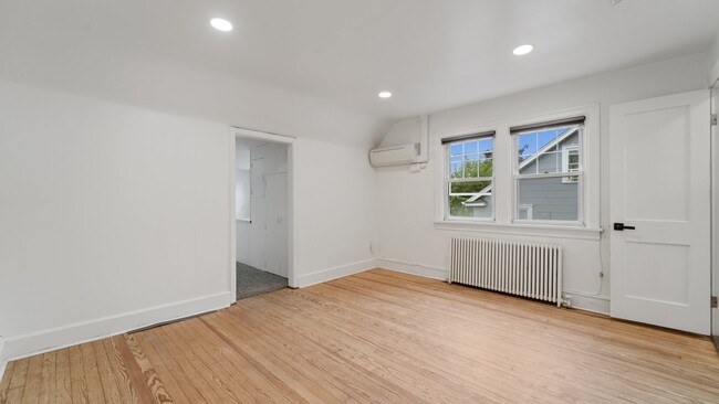 Building Photo - 16 Boxwood Rd
