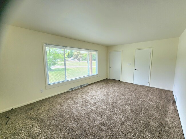 Building Photo - 10143 Carpenter Rd