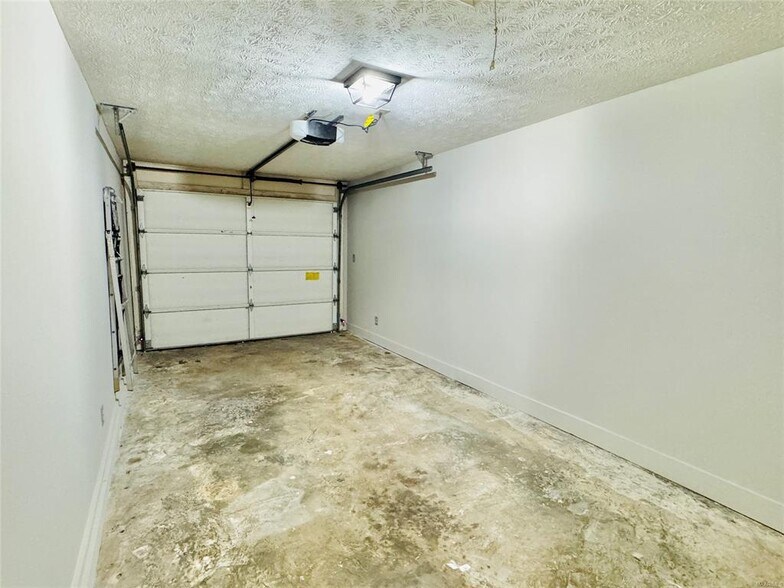 Building Photo - 6008 Woodrun Ct