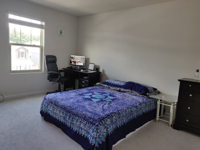 Building Photo - 2214 Gregor Overlook Ln