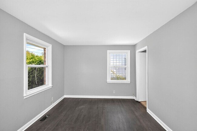 Building Photo - 2423 Underwood St