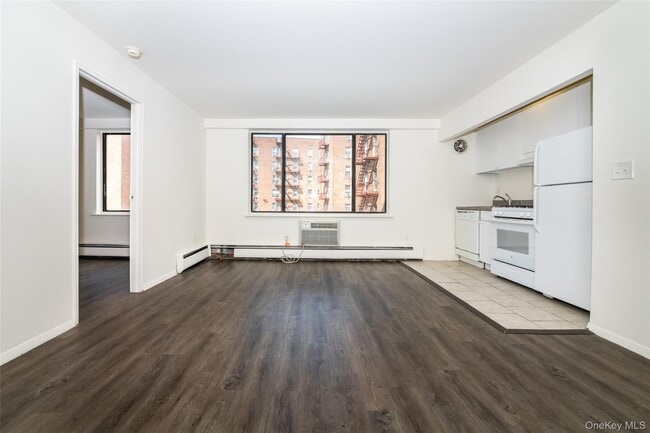 Building Photo - 7 Lake St