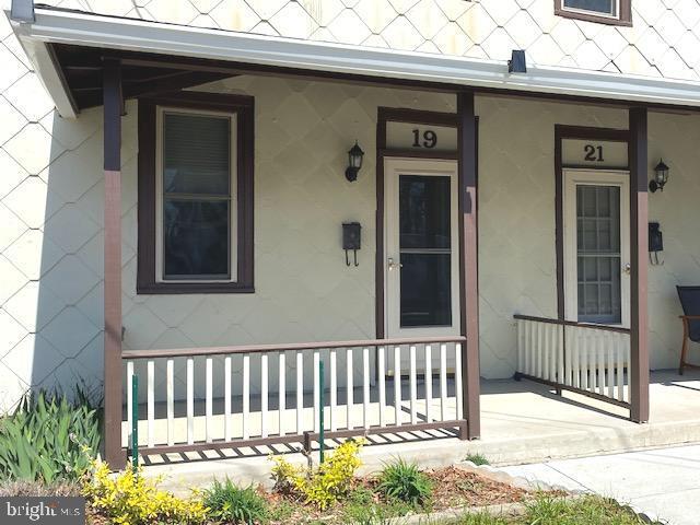 Primary Photo - 19 E Millbrooke Ave