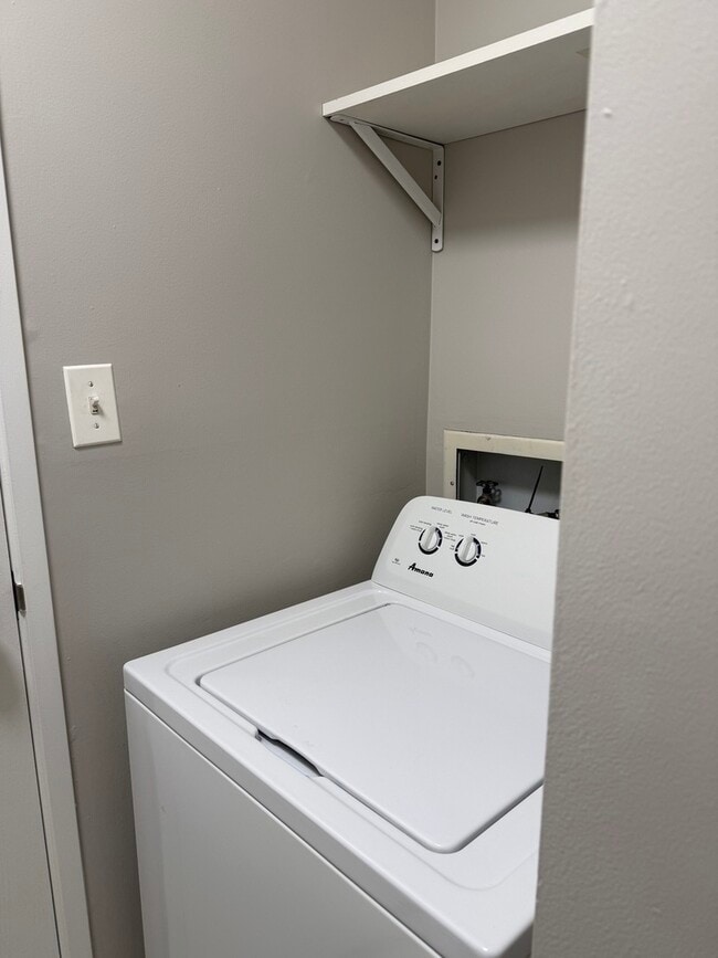 Building Photo - 1403 E Wyndham Cir