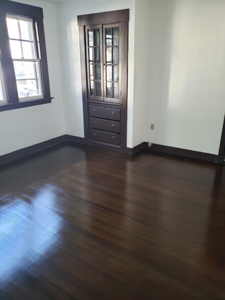 Building Photo - 76 4th St
