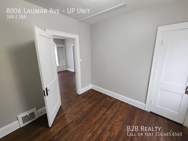 Building Photo - 8006 Laumar Ave