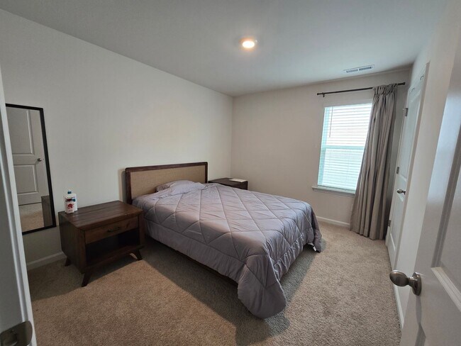 Building Photo - New Listing!!!
