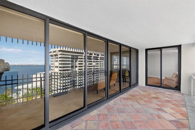 Building Photo - 2 Grove Isle Dr