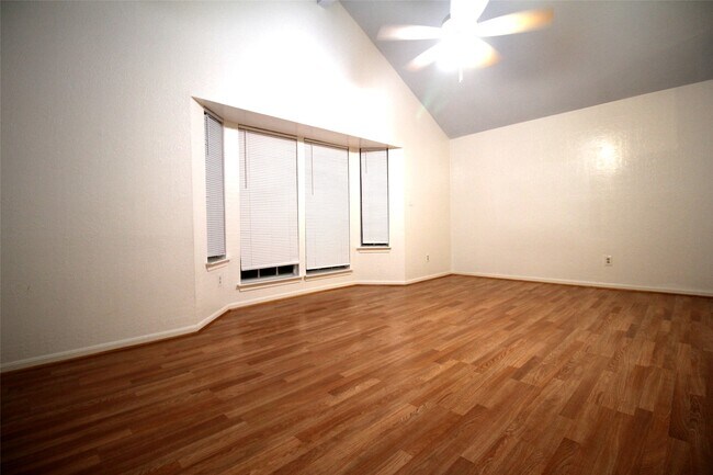 Building Photo - 15614 Barbarossa Dr