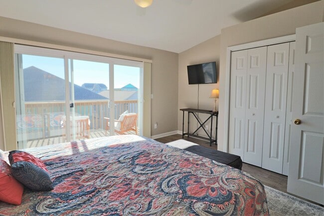 Building Photo - OFF SEASON RENTAL- Turtle Cove Community