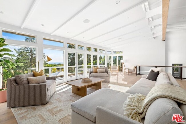 Building Photo - 1514 Sorrento Dr