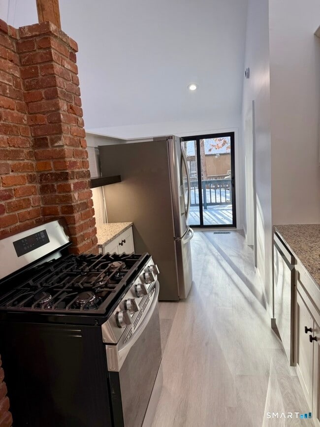 Building Photo - 15 Finch Run