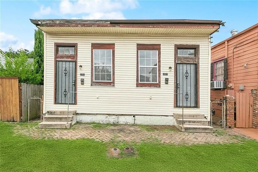 Primary Photo - 2717 S Liberty St