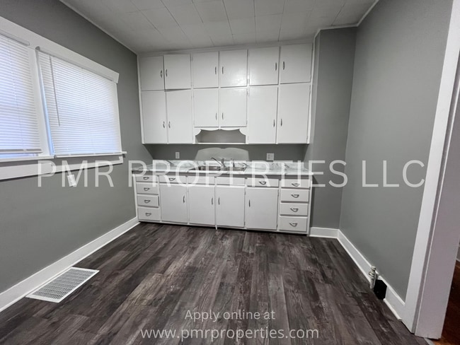 Building Photo - 2 Bedrooms / 1 Bathroom House