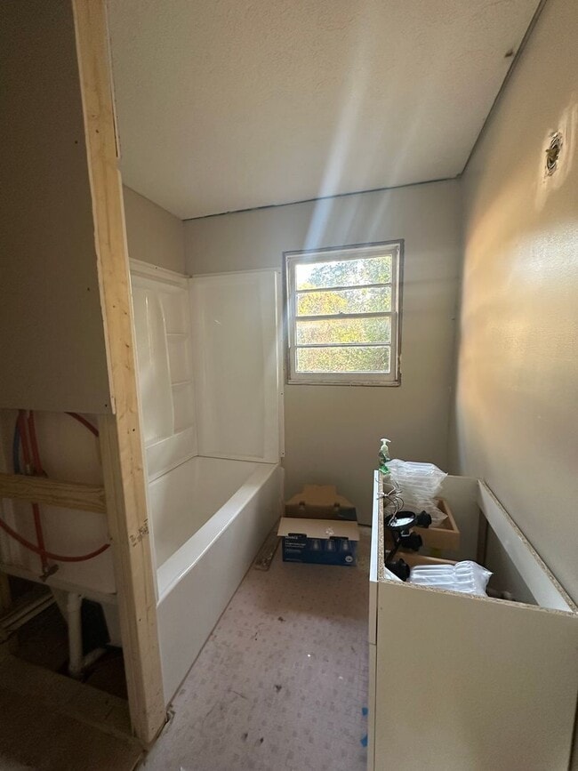 Building Photo - 3 Bed/2 Bath Home- Under Renovations