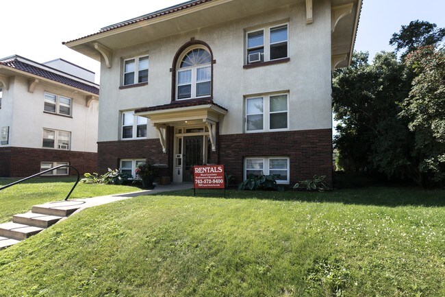 Building Photo - Claire Villas