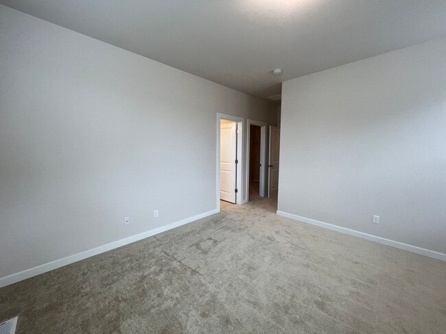 Building Photo - SHOWING 6/7 or SOONER with Advance Appoint...