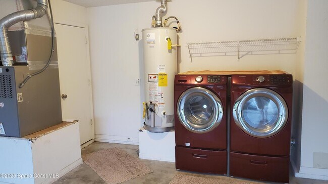 Building Photo - 2115 Sierra St