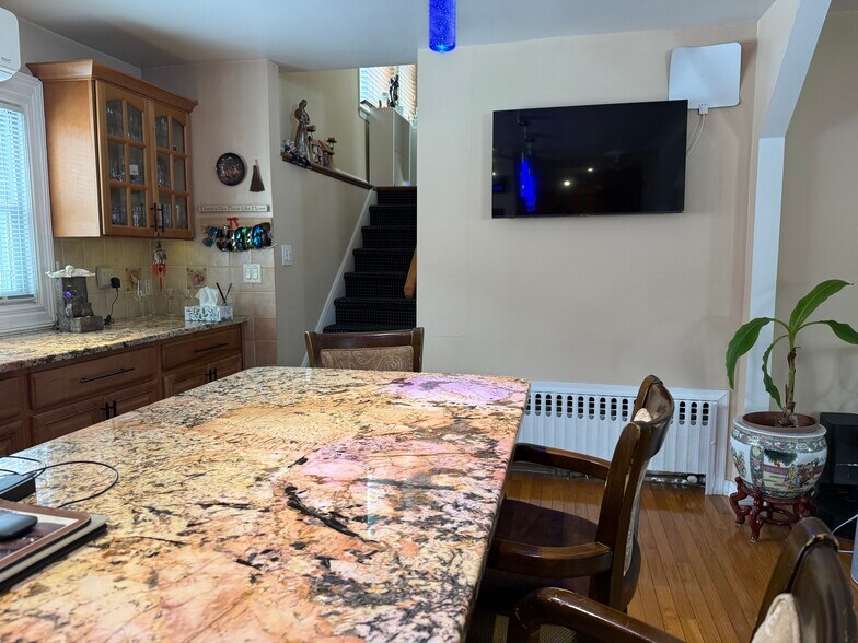 Building Photo - 246 Grant Ave