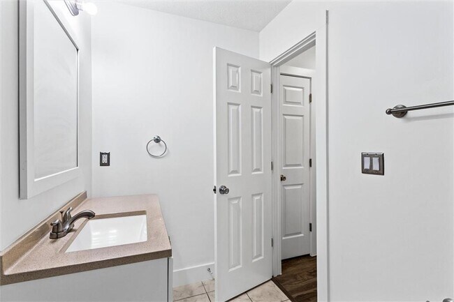 Building Photo - 140 Grayland Creek Dr