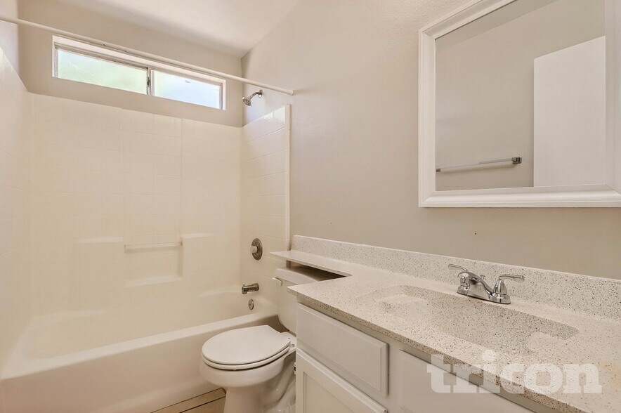 Building Photo - 8511 W Orange Dr