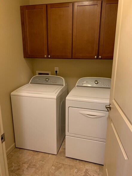 Building Photo - 3025 17th Ave W