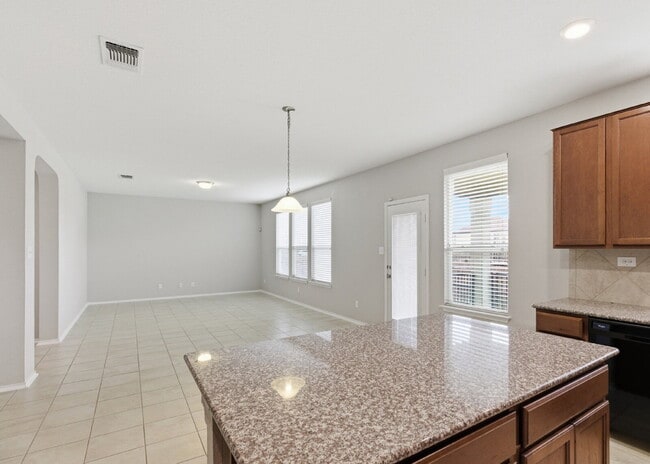 Building Photo - Move-In Ready Home in Landmark Pointe with Included Appliances