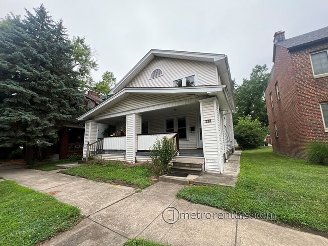 Building Photo - 238-240 W Pacemont Road