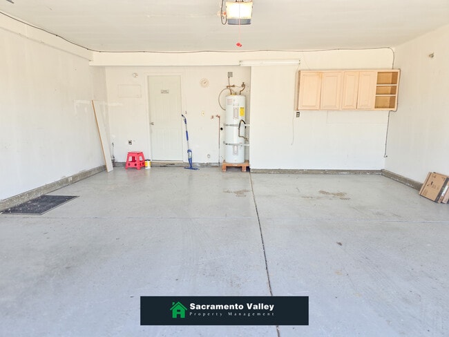 Building Photo - 8440 Sierra Sunset Dr
