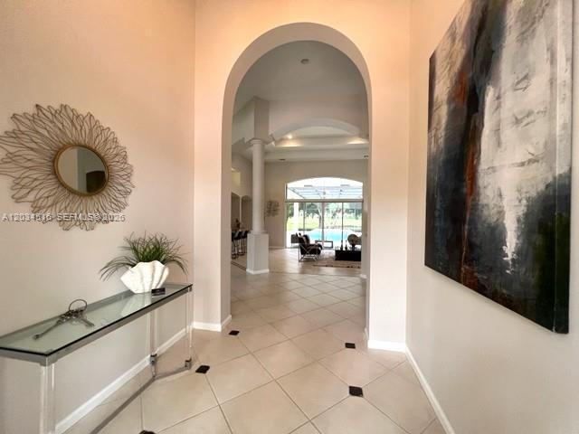 Building Photo - 2501 Poinciana Dr