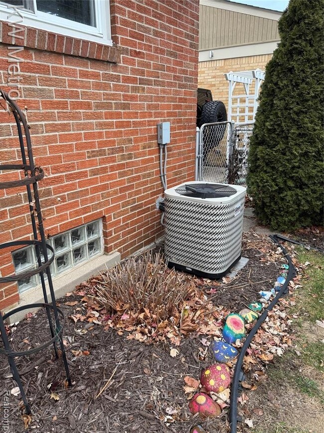 Building Photo - 1204 Montrose Ave