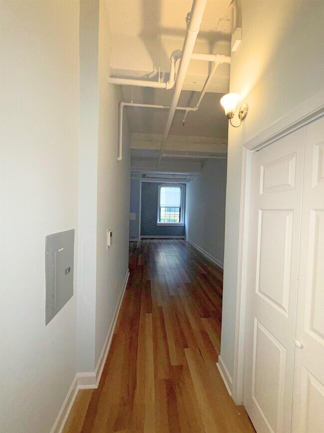 Building Photo - 160 Lafayette St