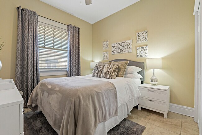 Building Photo - 611 S Orleans Ave