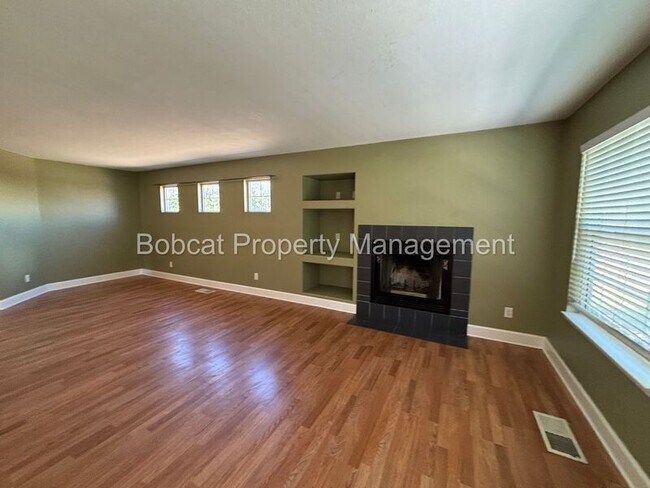 Building Photo - 1477 Ridge Point Dr