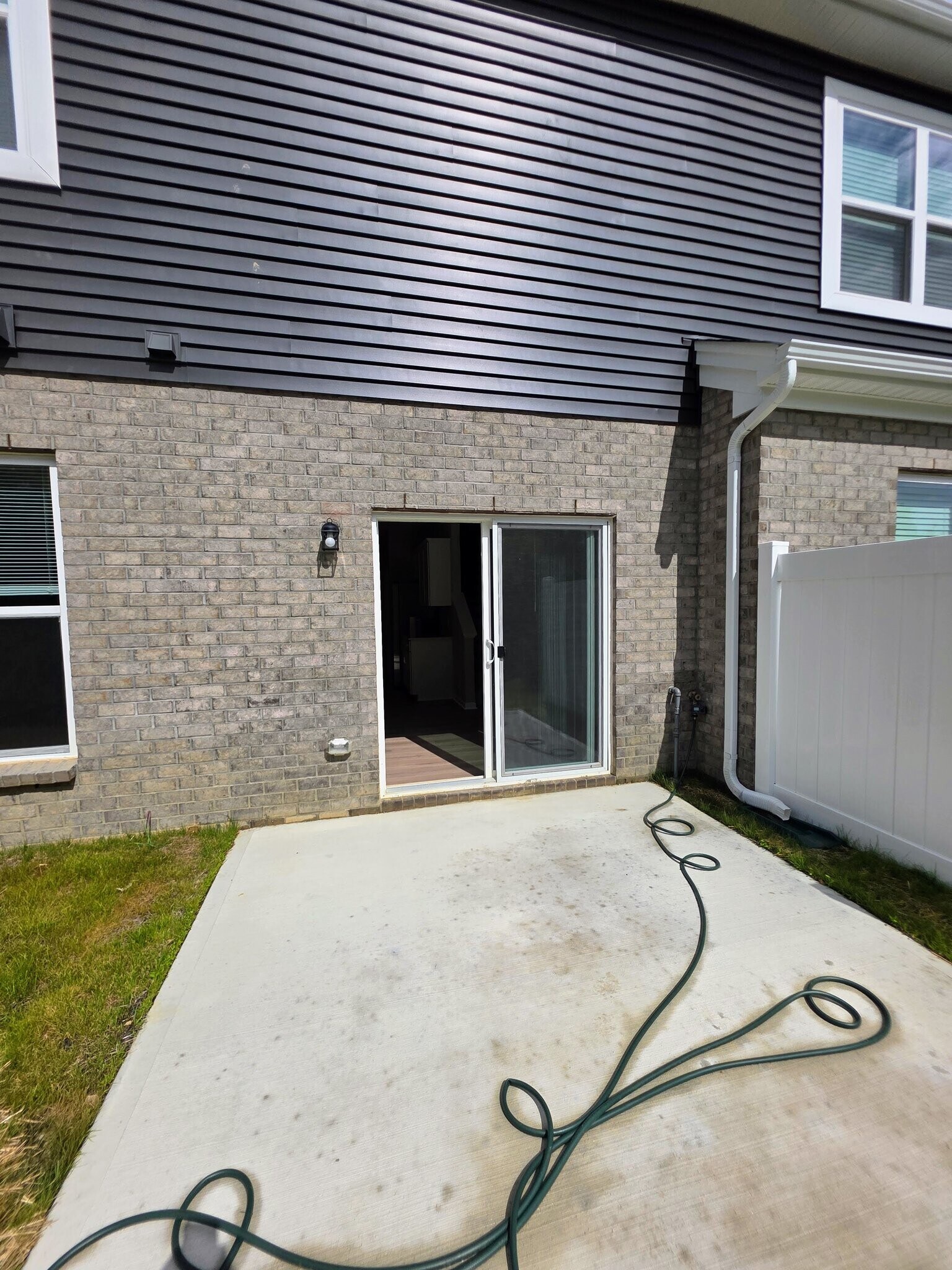 Building Photo - 7235 Grandway Dr