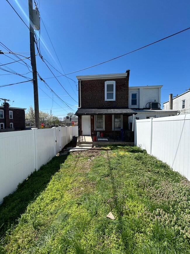 Building Photo - 423 Righter St