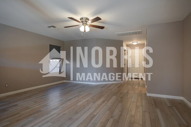 Building Photo - Beautiful Remodeled Home with 3 Rooms