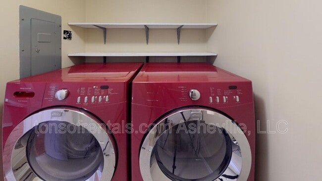 Building Photo - 1409 Kensington Rd