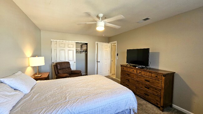 Building Photo - 4750 London Bridge Rd