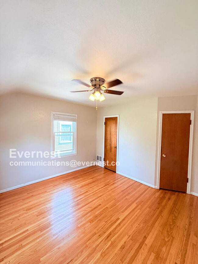 Building Photo - 3852 Wallwerth Dr