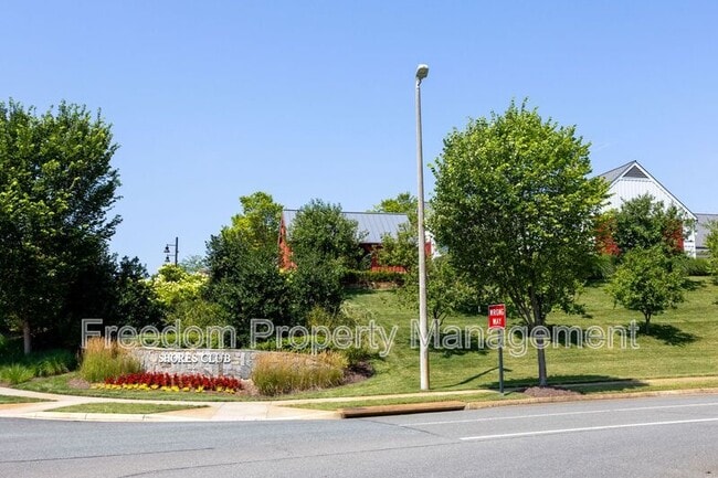 Building Photo - 2425 Morgans Point Dr