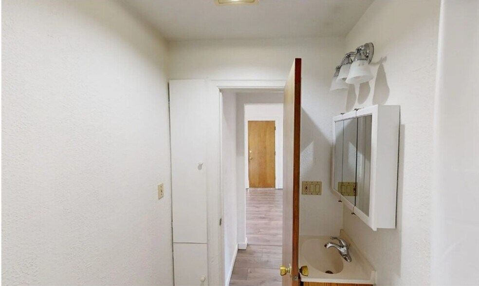 Bathroom1 - Upstair - 605 W Whitman Dr