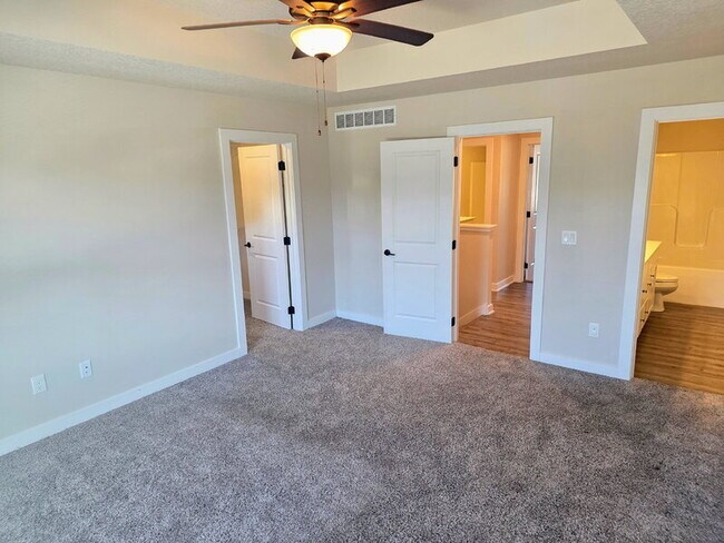 Building Photo - 6951 Bluebell Ct