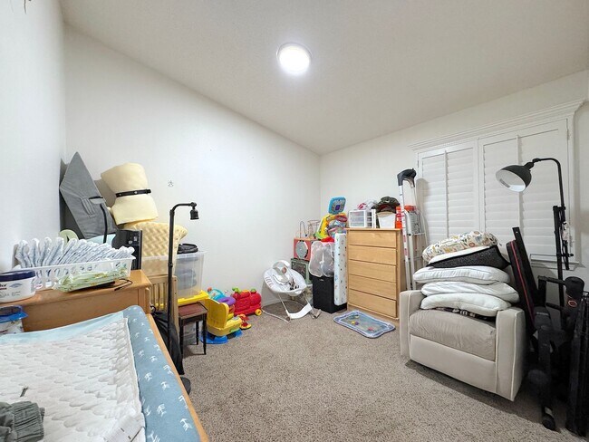 Building Photo - East El Paso 4 bed Refrig A/C w/Gorgeous L...