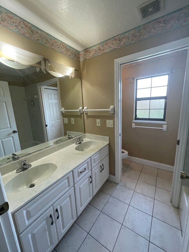 Building Photo - Spacious 4-Bedroom Pool Home – 2 Primary S...