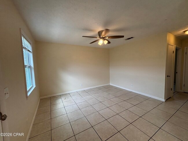 Building Photo - 1102 Frankford Ave