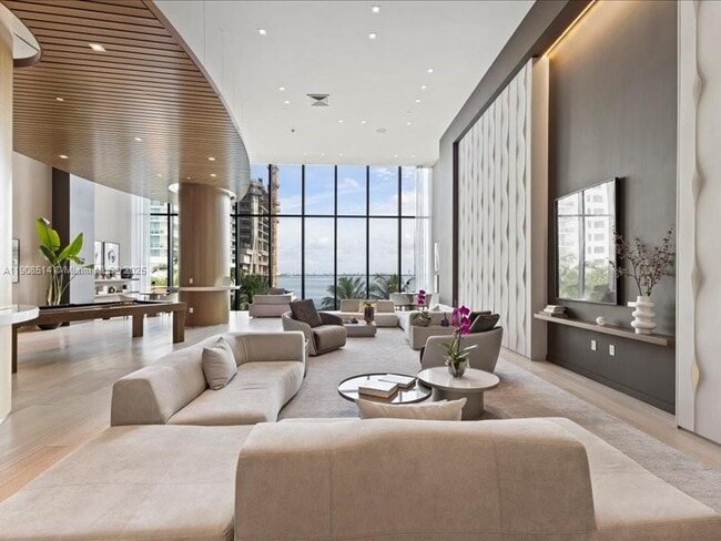 Building Photo - 460 NE 28th St