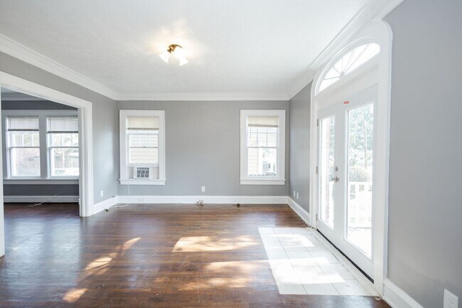 Building Photo - 217 S 11th St